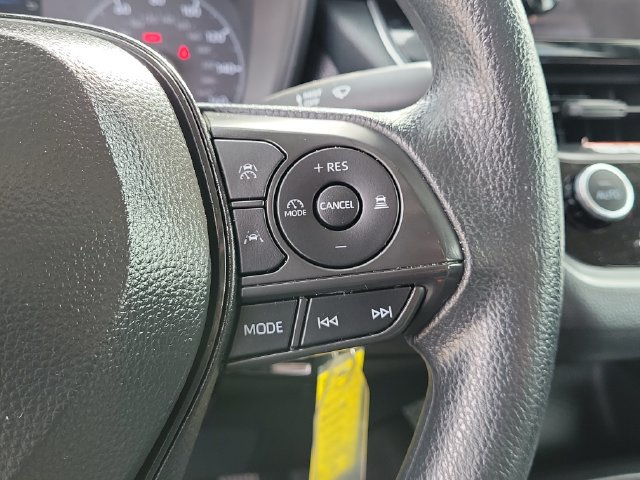 Used 2025 Toyota Corolla LE FWD image 27