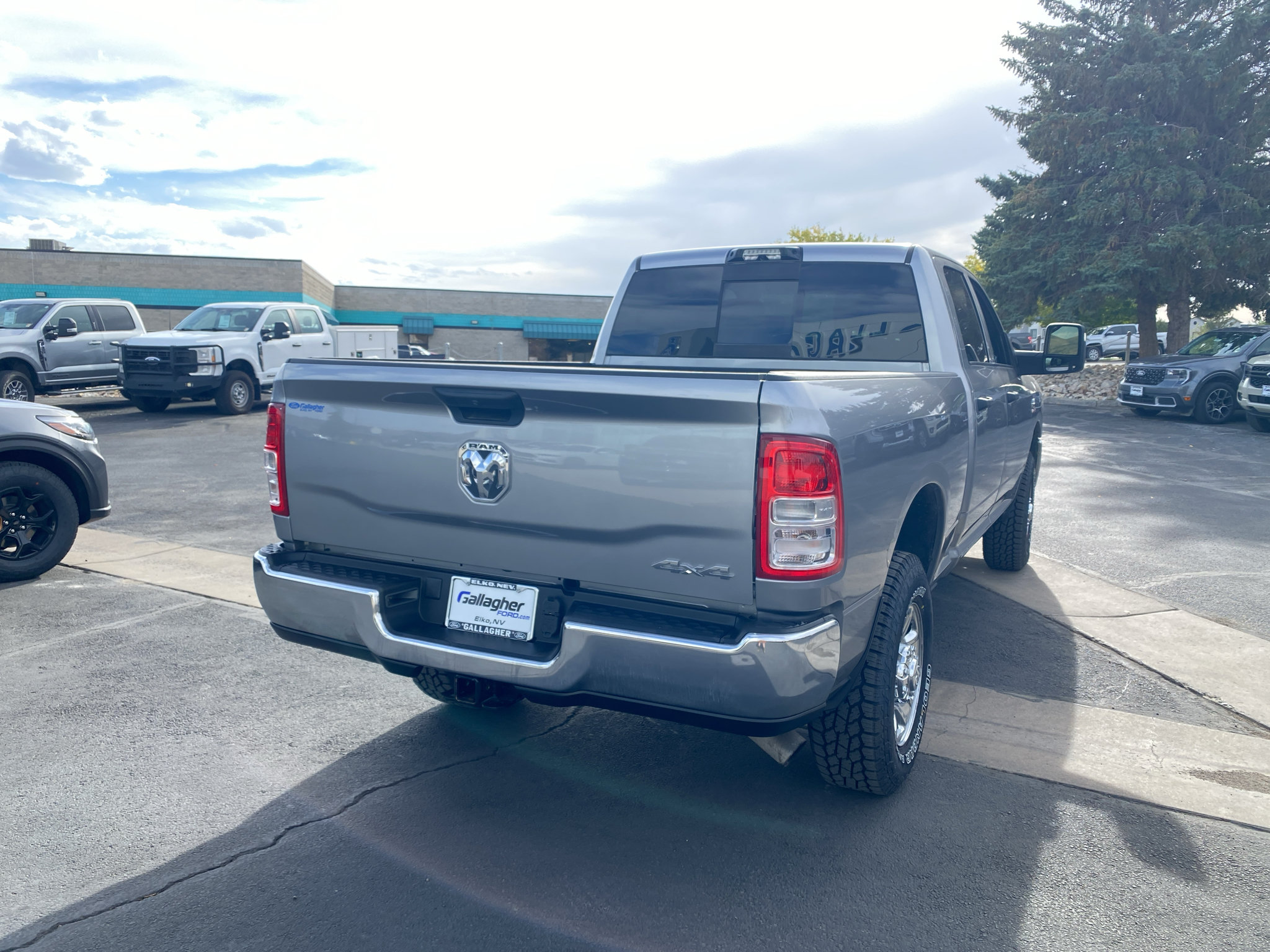 Used 2024 RAM 3500 Tradesman w/ Chrome Appearance Group AWD/4WD image 21