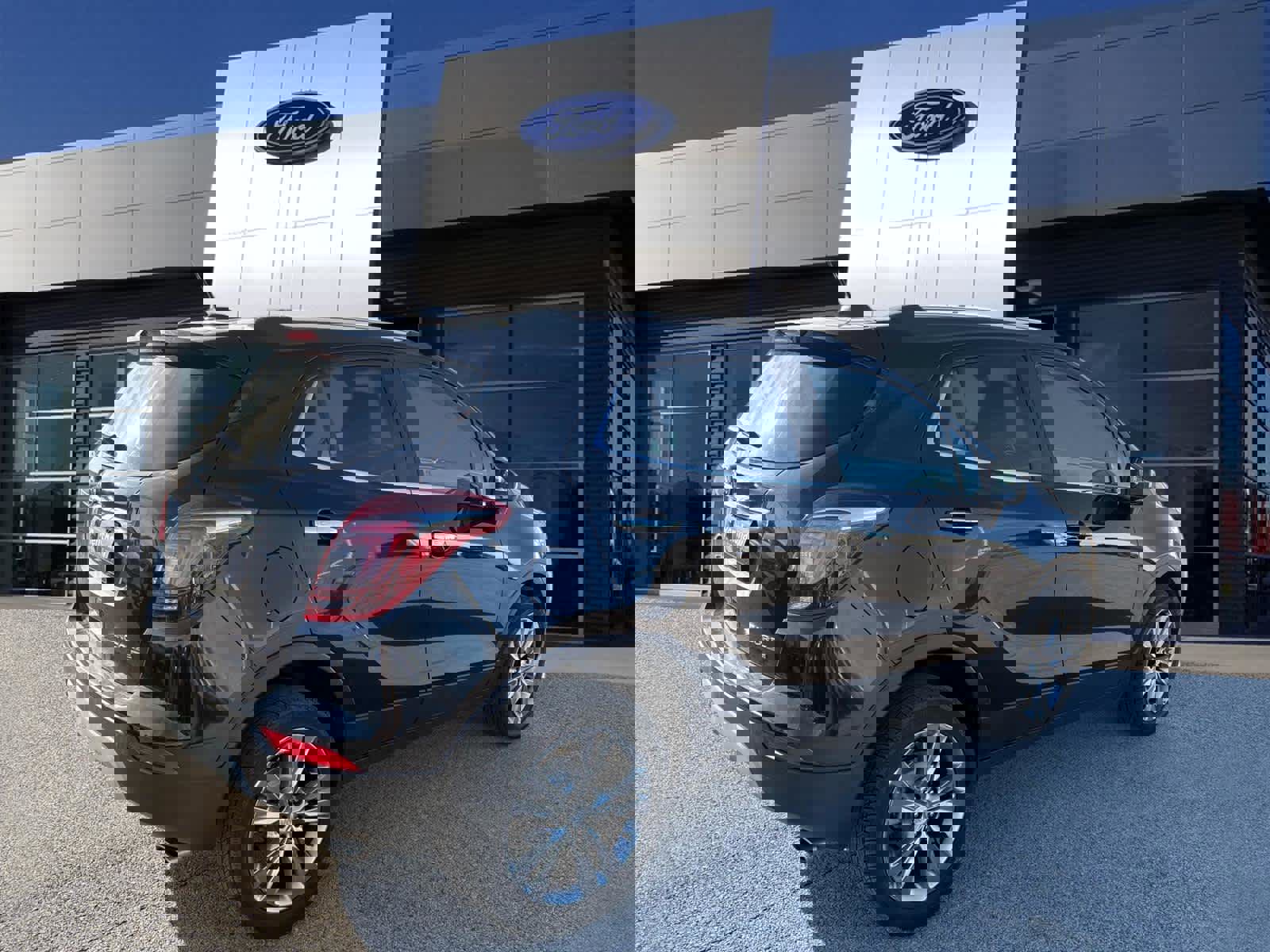 Used 2021 Buick Encore Preferred image 4