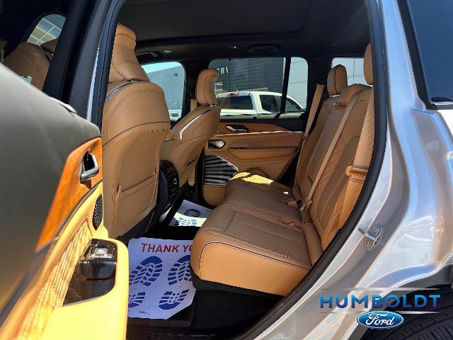 Used 2023 Jeep Grand Cherokee Summit AWD/4WD image 27