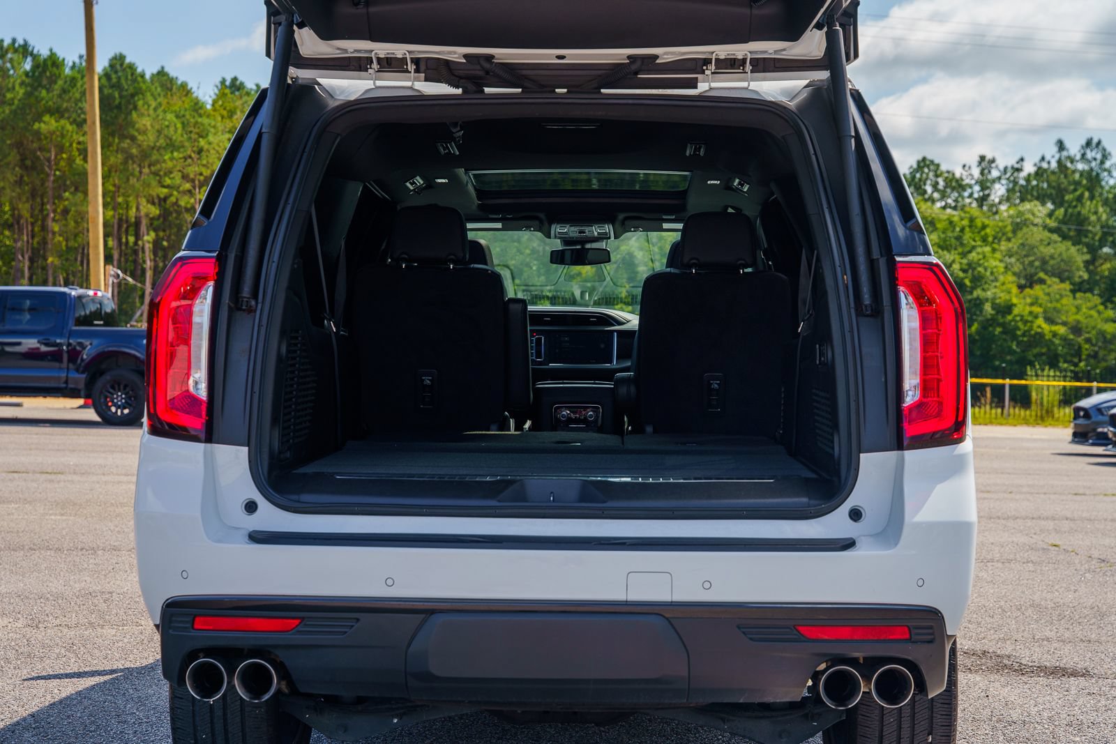 Used 2023 GMC Yukon XL Denali RWD image 27