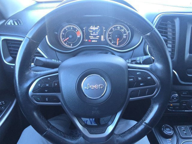 Used 2019 Jeep Cherokee Latitude Plus w/ Comfort/Convenience Group AWD/4WD image 18