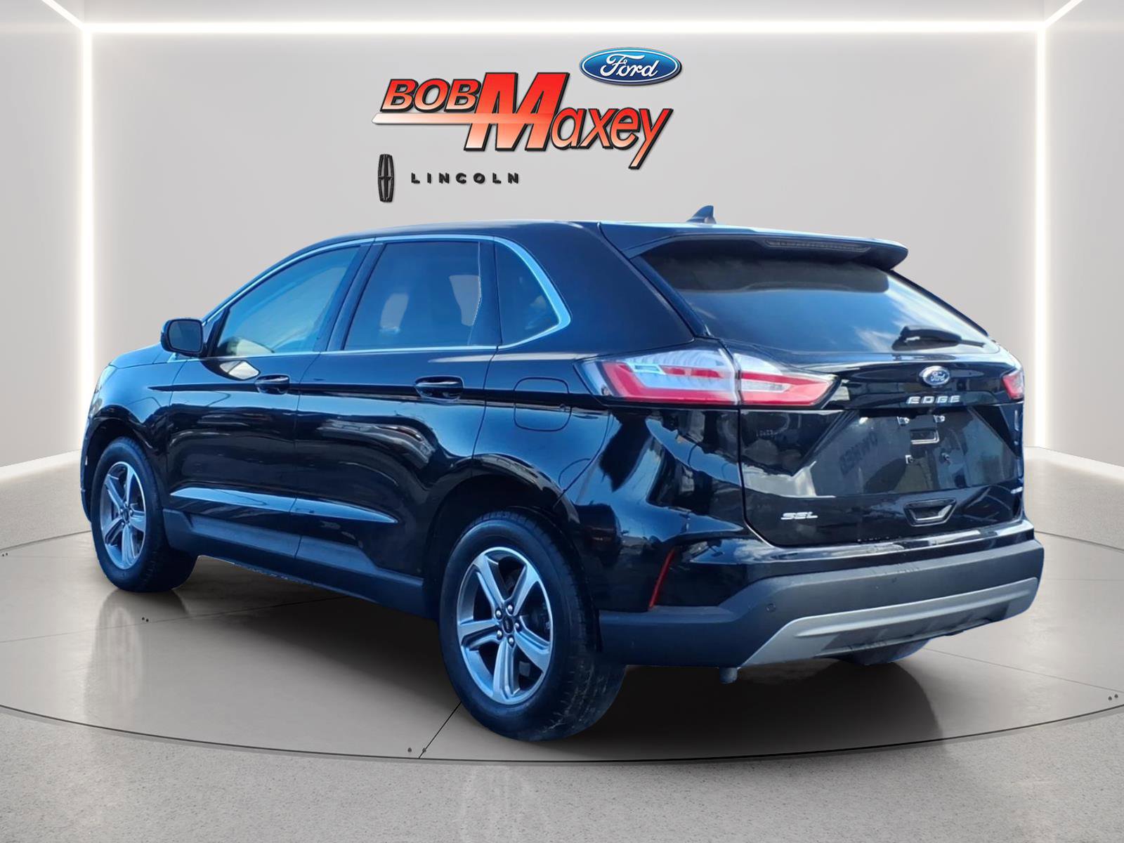 Certified 2024 Ford Edge SEL w/ Convenience Package image 2