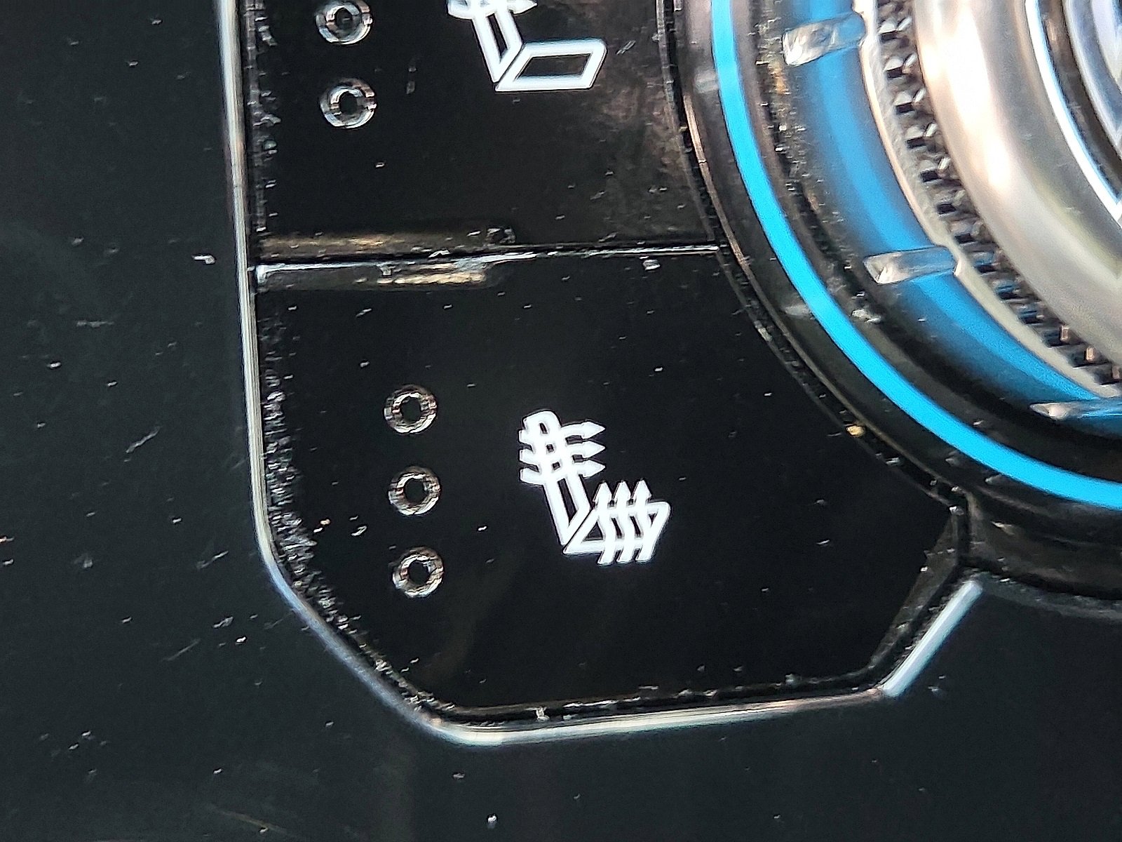 Used 2024 GMC Sierra 2500 AT4 image 22