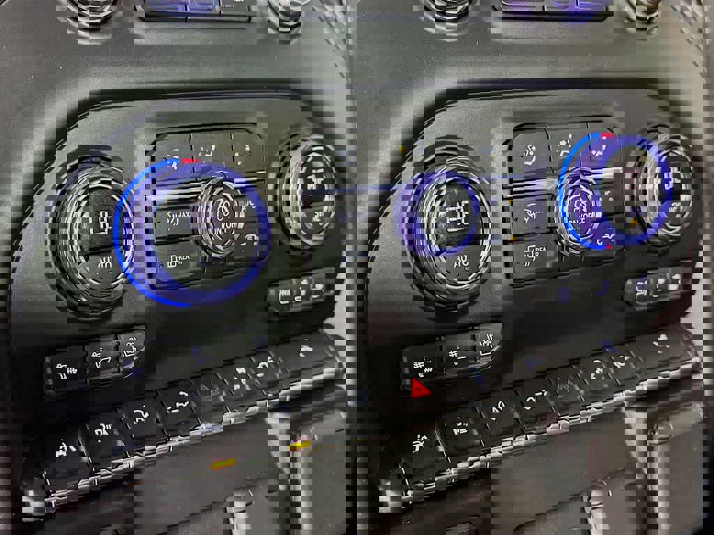 Used 2019 Chevrolet Silverado 1500 High Country w/ Technology Package image 21