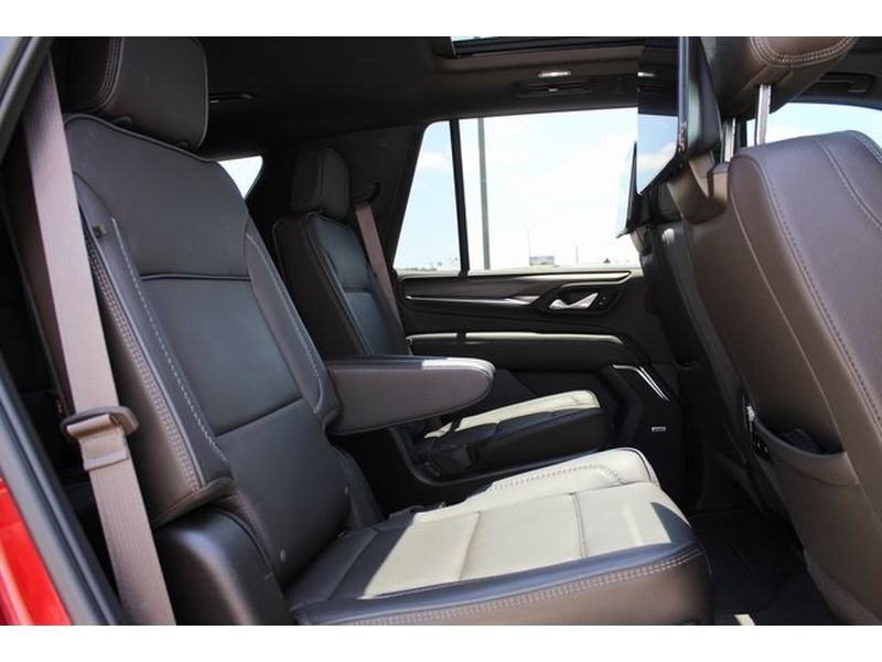 Used 2024 GMC Yukon Denali w/ Advanced Technology Package AWD/4WD image 17