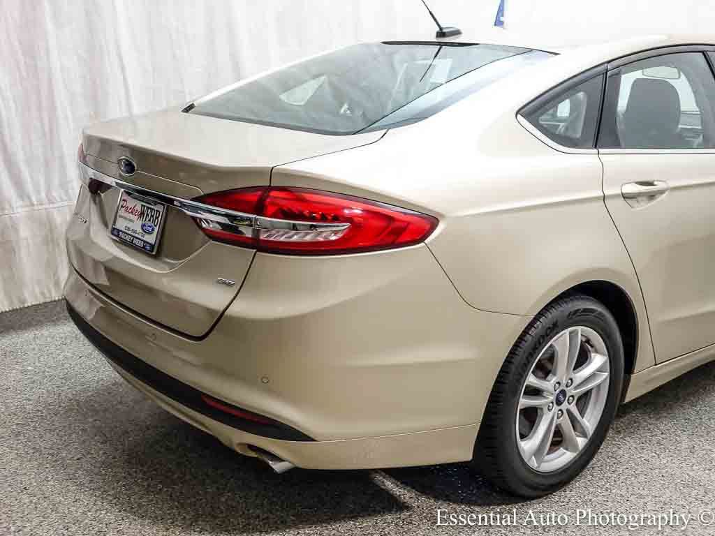 Certified 2018 Ford Fusion SE w/ Fusion SE Technology Package FWD image 8