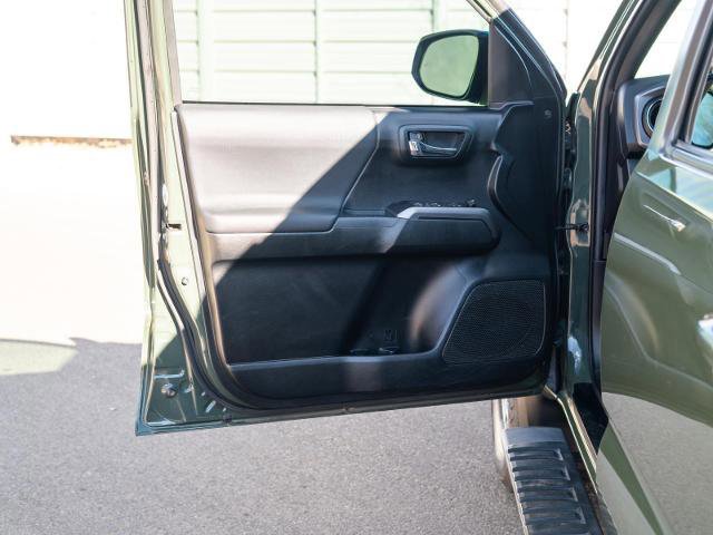 Used 2021 Toyota Tacoma TRD Off-Road w/ Technology Package image 15