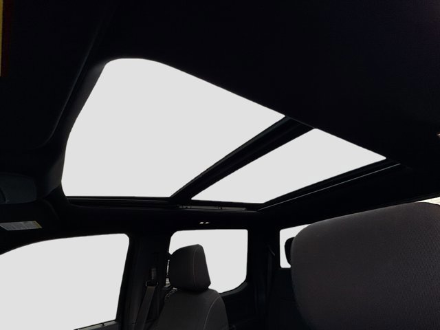 Certified 2022 Ford F150 XLT w/ Equipment Group 302A High image 13