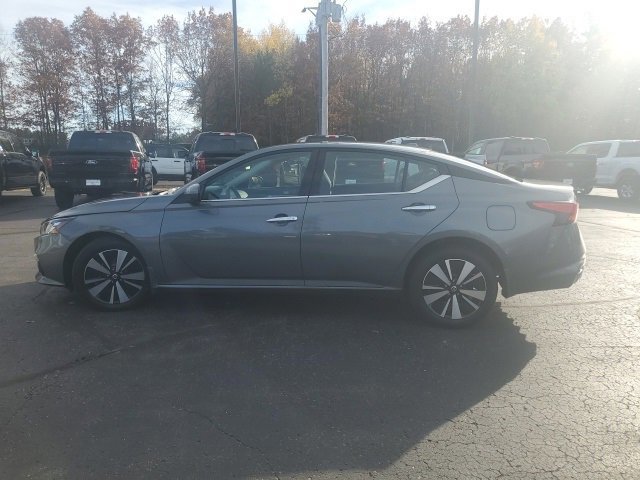 Used 2020 Nissan Altima 2.5 SV image 2