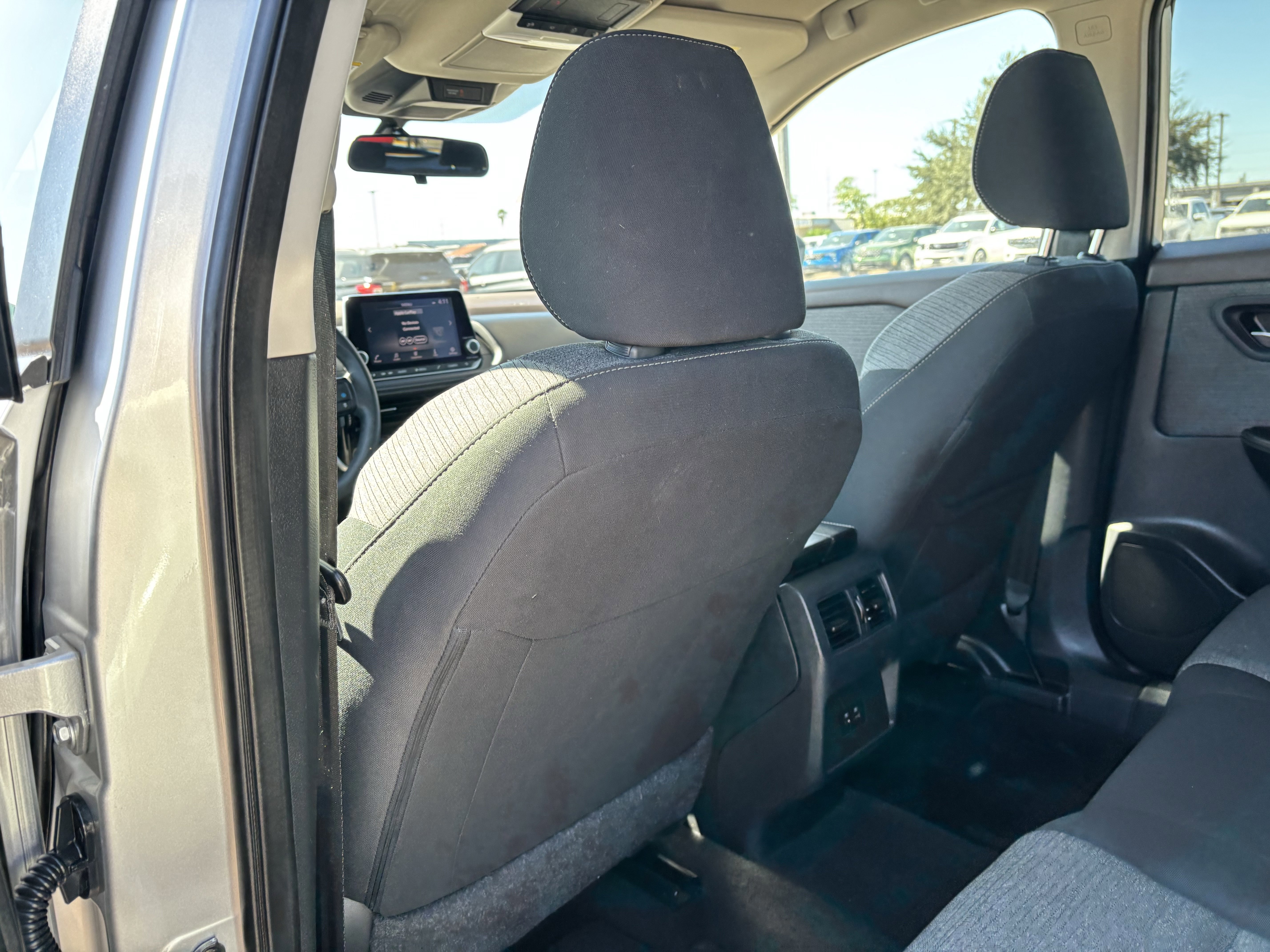 Used 2023 Nissan Rogue SV image 15