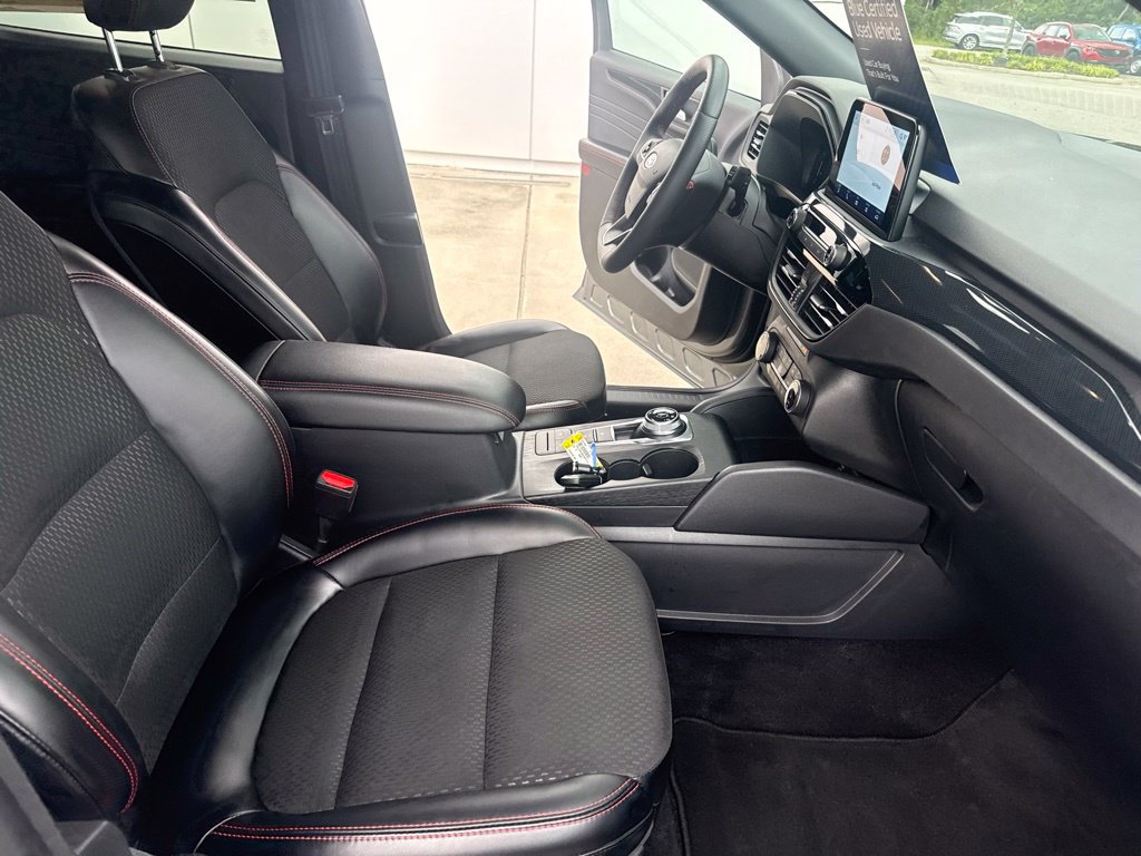 Certified 2025 Ford Escape ST-Line Select AWD/4WD image 30