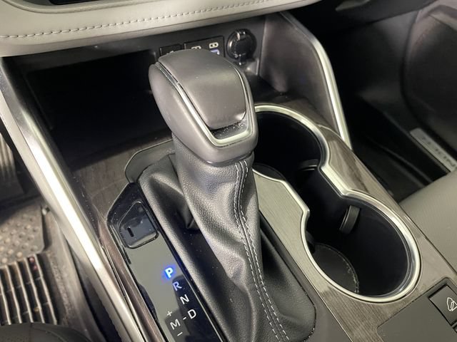 Used 2024 Toyota Highlander Limited AWD/4WD image 8