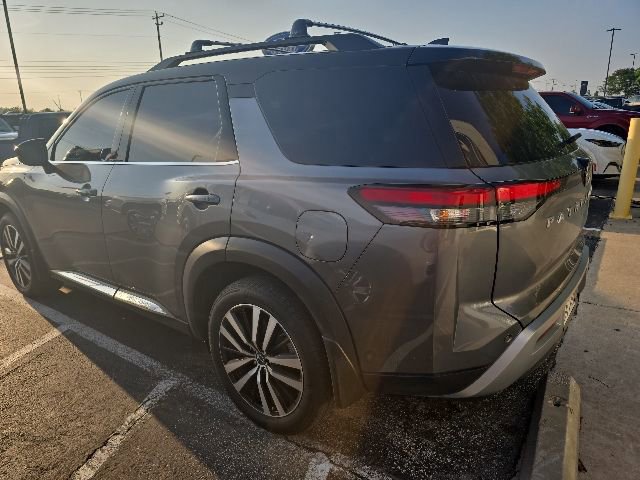 Used 2024 Nissan Pathfinder Platinum FWD image 4