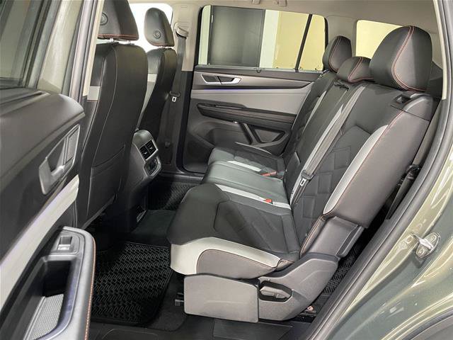 Used 2024 Volkswagen Atlas Peak Edition SEL AWD/4WD image 31