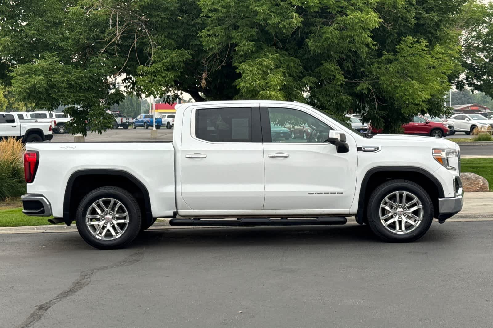Used 2022 GMC Sierra 1500 SLT w/ SLT Convenience Package AWD/4WD image 8