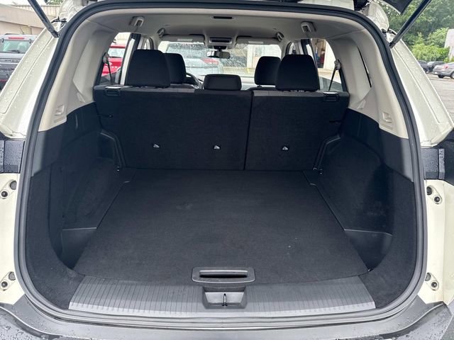 Used 2023 Nissan Rogue SV image 6