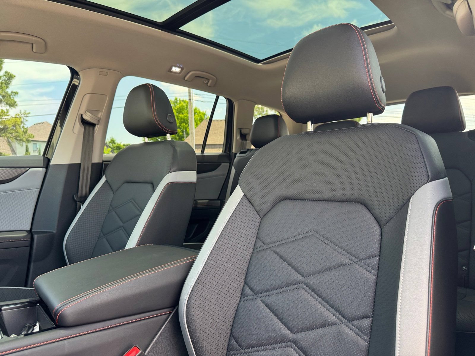 Used 2025 Volkswagen Atlas Peak Edition SE AWD/4WD image 22