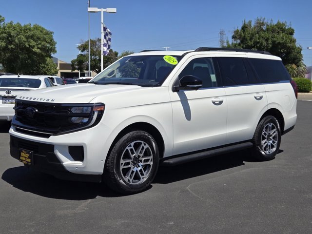 Certified 2025 Ford Expedition Active AWD/4WD image 8