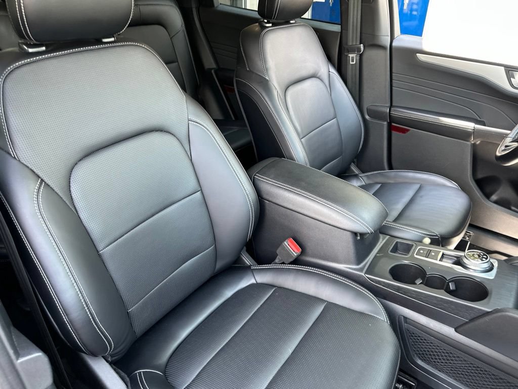 Certified 2023 Ford Escape Platinum AWD/4WD image 16
