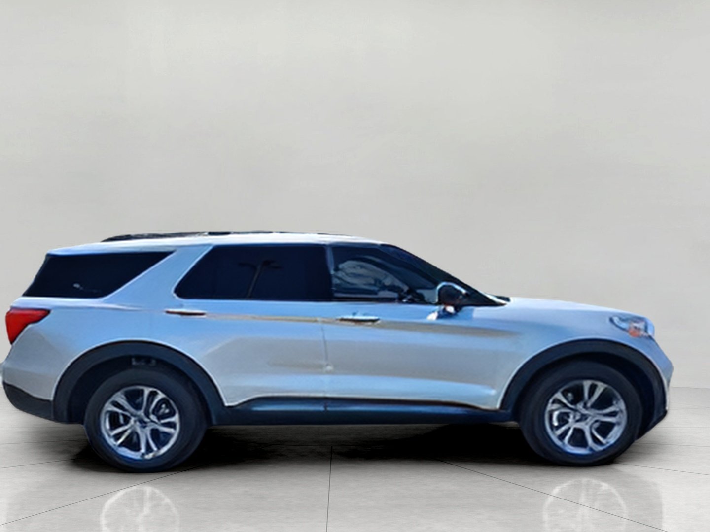 Certified 2023 Ford Explorer XLT w/ Equipment Group 202A AWD/4WD image 4