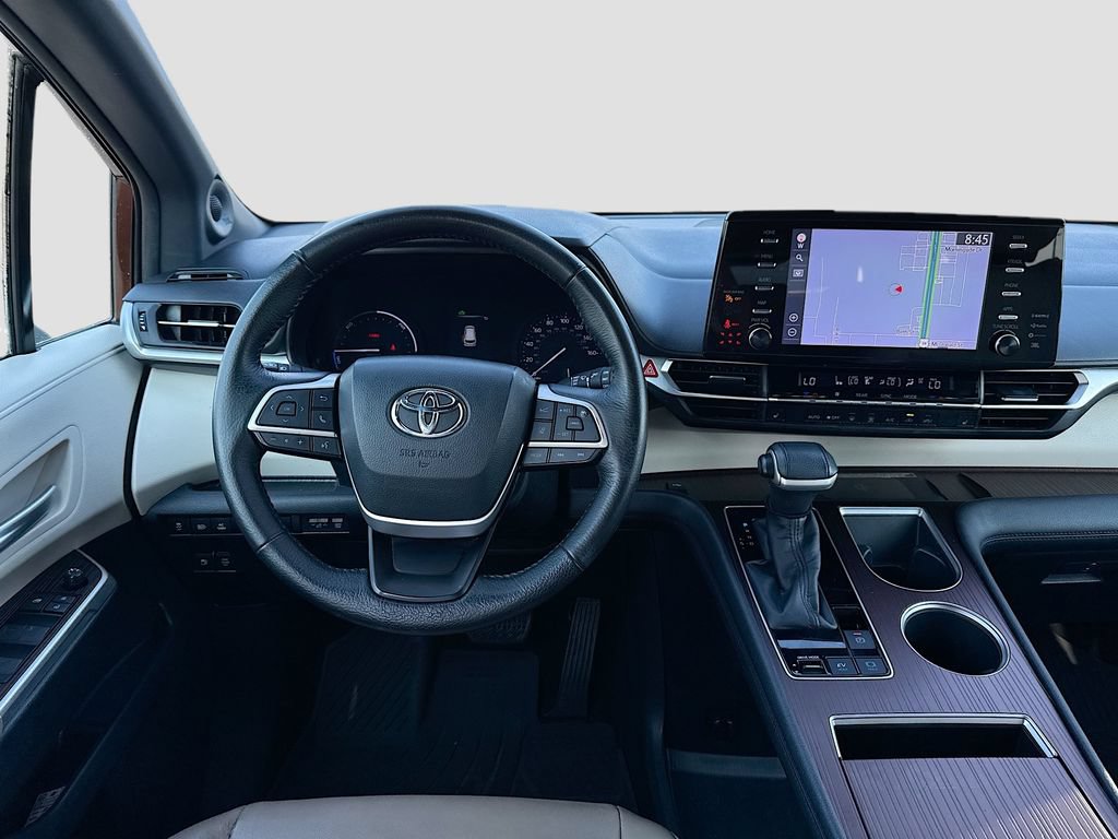 Used 2022 Toyota Sienna XLE w/ XLE Plus Package FWD image 23