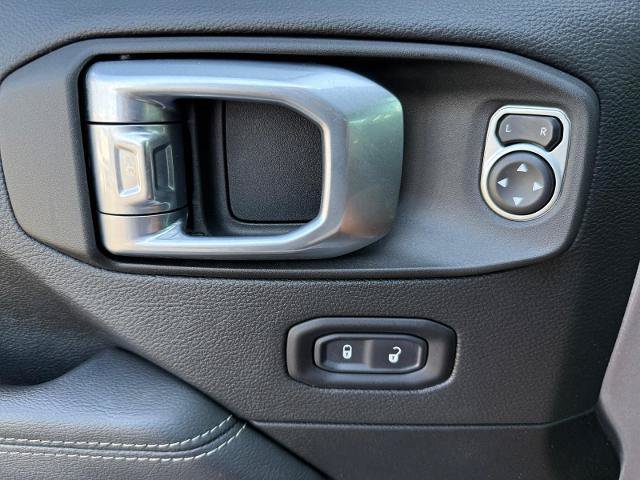 Used 2021 Jeep Wrangler Unlimited Sahara AWD/4WD image 28