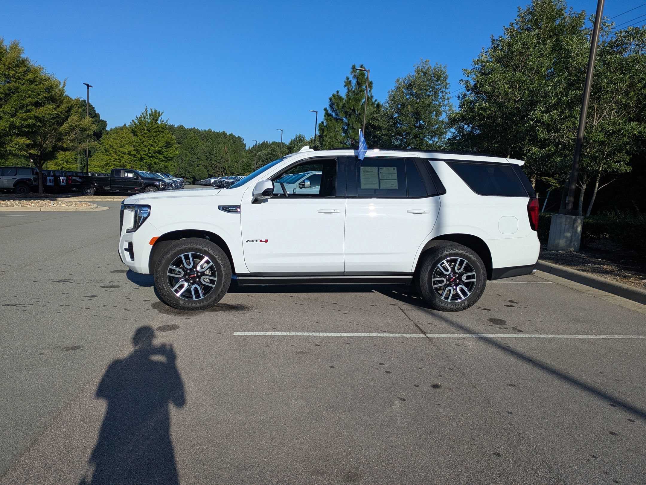 Used 2024 GMC Yukon AT4 w/ Technology Package AWD/4WD image 7