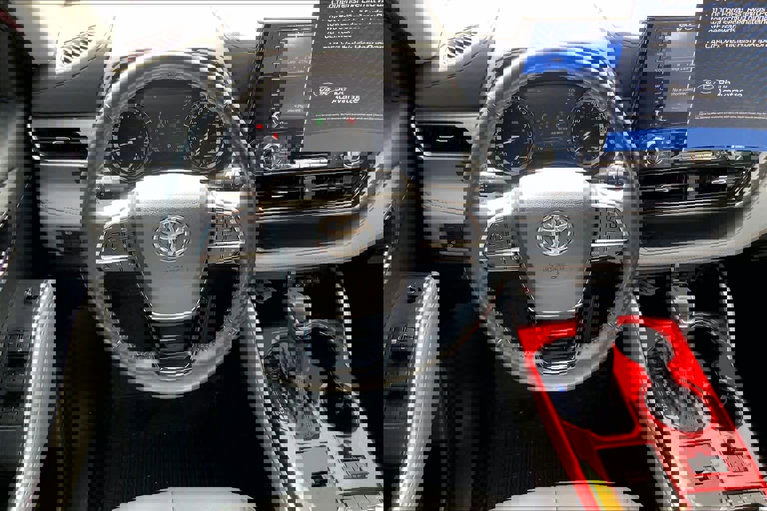 Used 2021 Toyota Highlander XLE FWD image 6