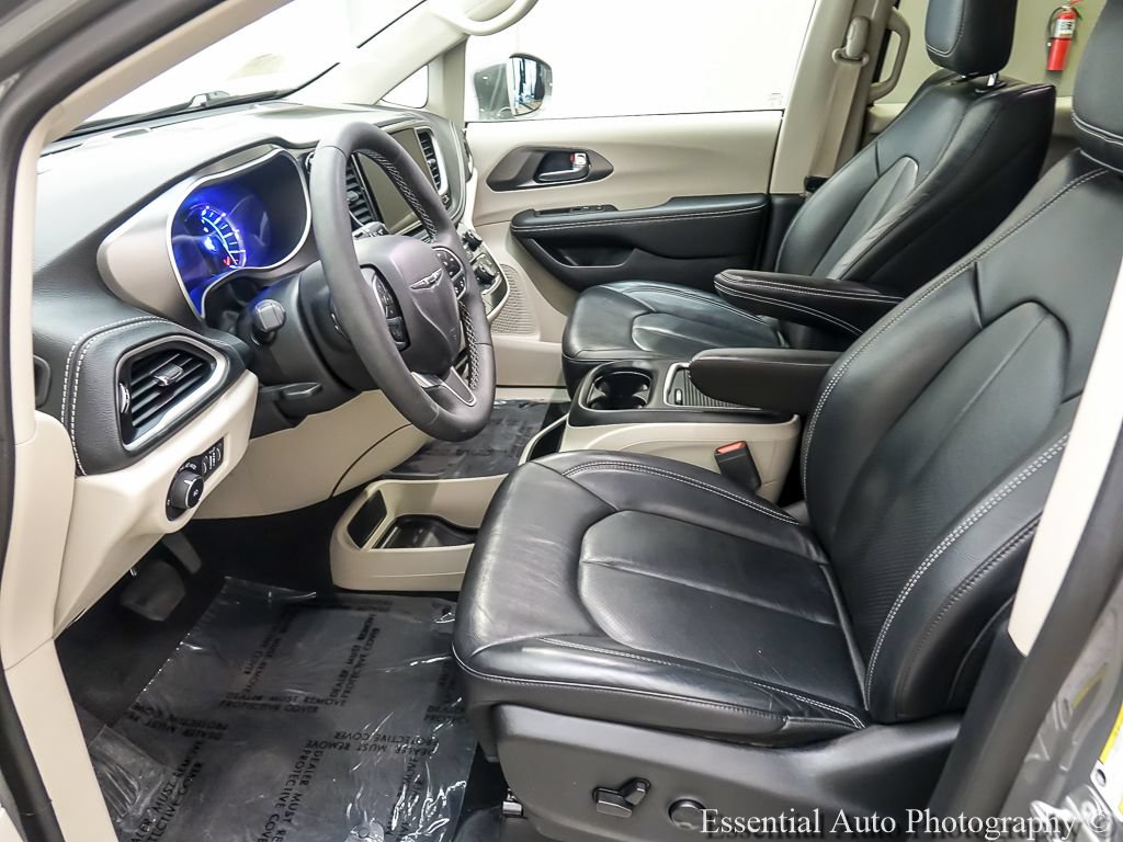 Used 2022 Chrysler Pacifica Touring-L FWD image 9