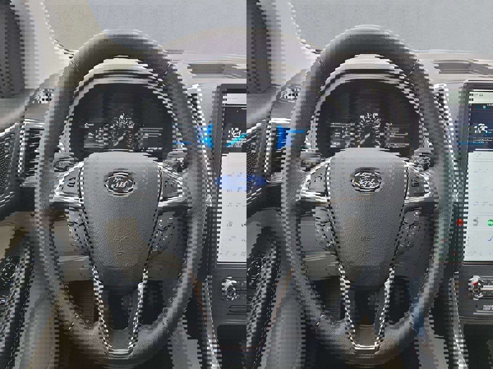 Certified 2022 Ford Edge Titanium w/ Class II Trailer Tow Package image 13