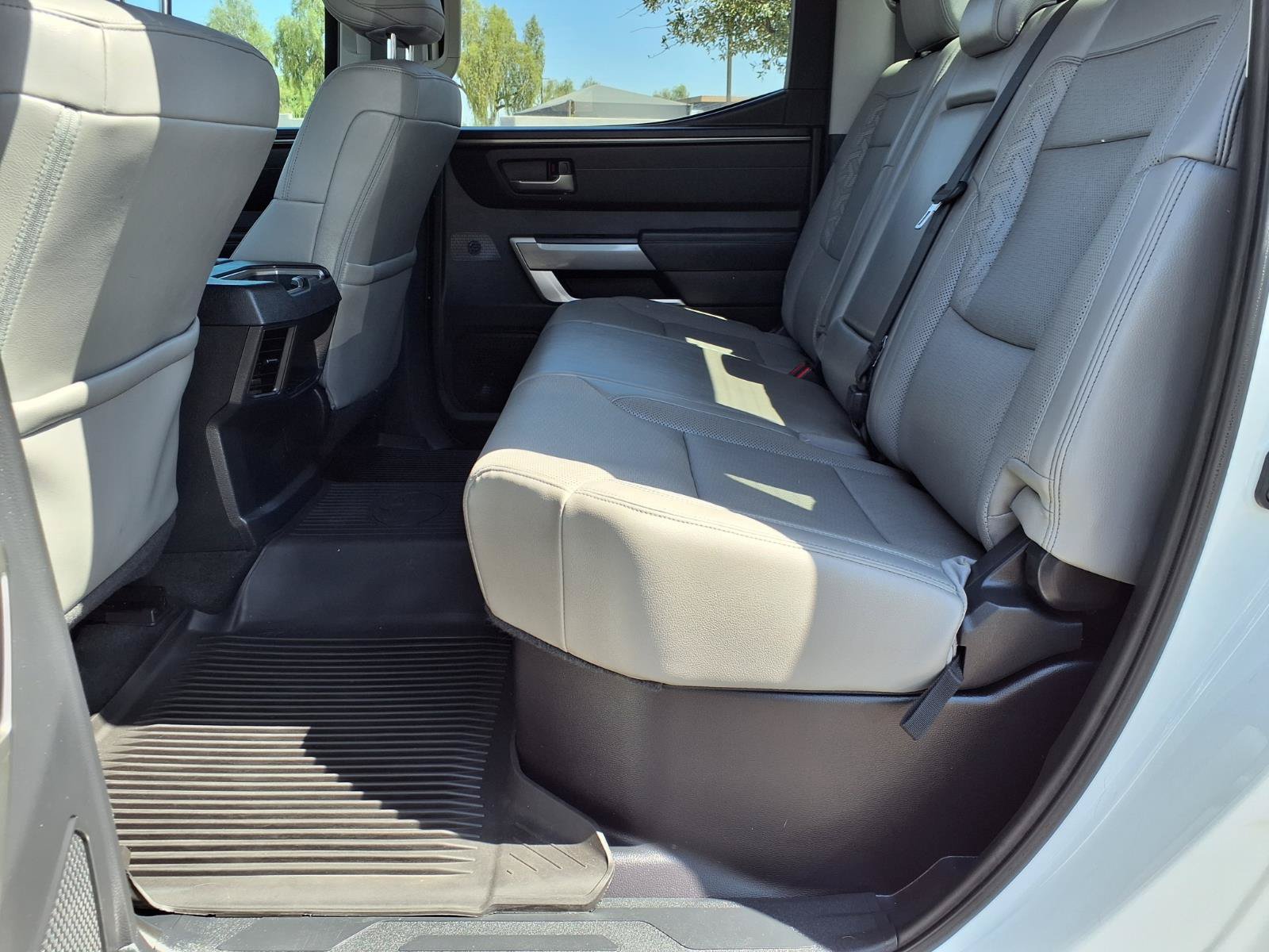 Used 2022 Toyota Tundra SR5 w/ SR5 Premium Package RWD image 18