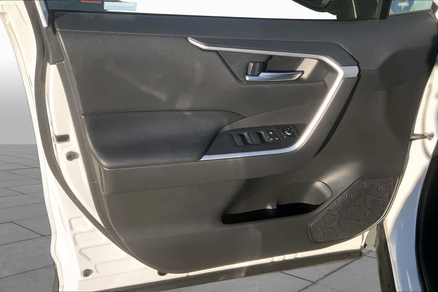Used 2021 Toyota RAV4 XLE w/ Convenience Package AWD/4WD image 22