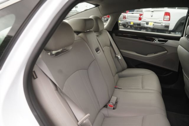 Used 2017 Genesis G80 3.8 RWD image 16