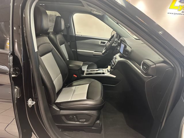 Certified 2024 Ford Explorer XLT w/ Equipment Group 202A AWD/4WD image 8
