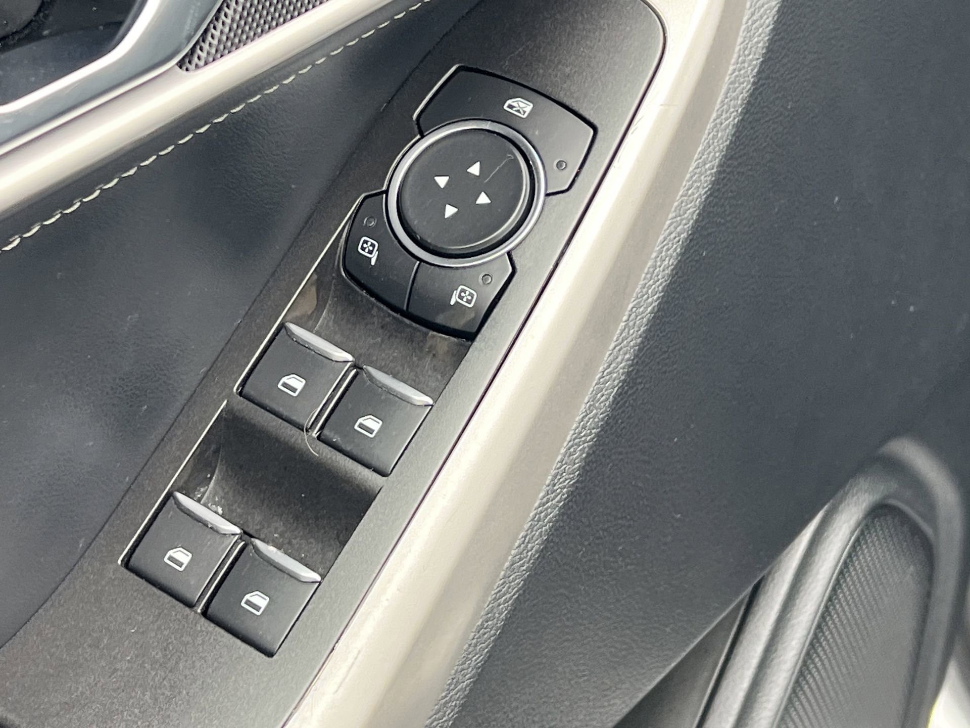 Certified 2022 Ford Explorer XLT w/ Equipment Group 202A image 19