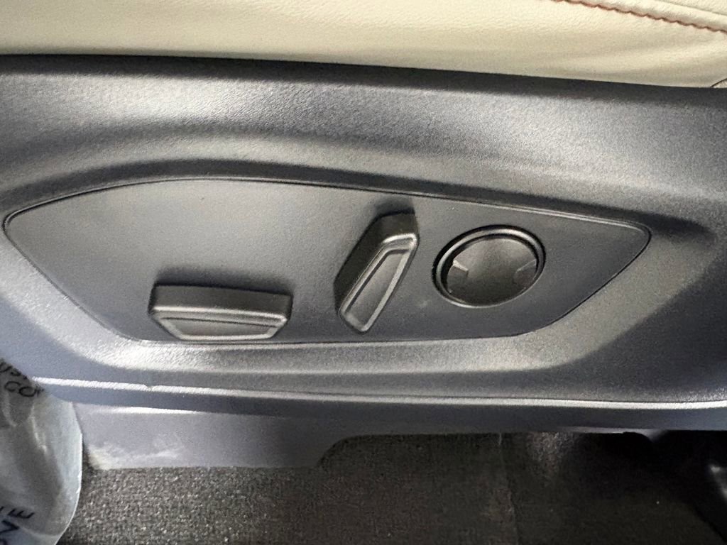Certified 2025 Ford Explorer Active w/ Active Comfort Package AWD/4WD image 15