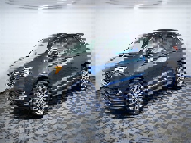 Certified 2022 Ford Edge Titanium w/ Equipment Group 301A image 5