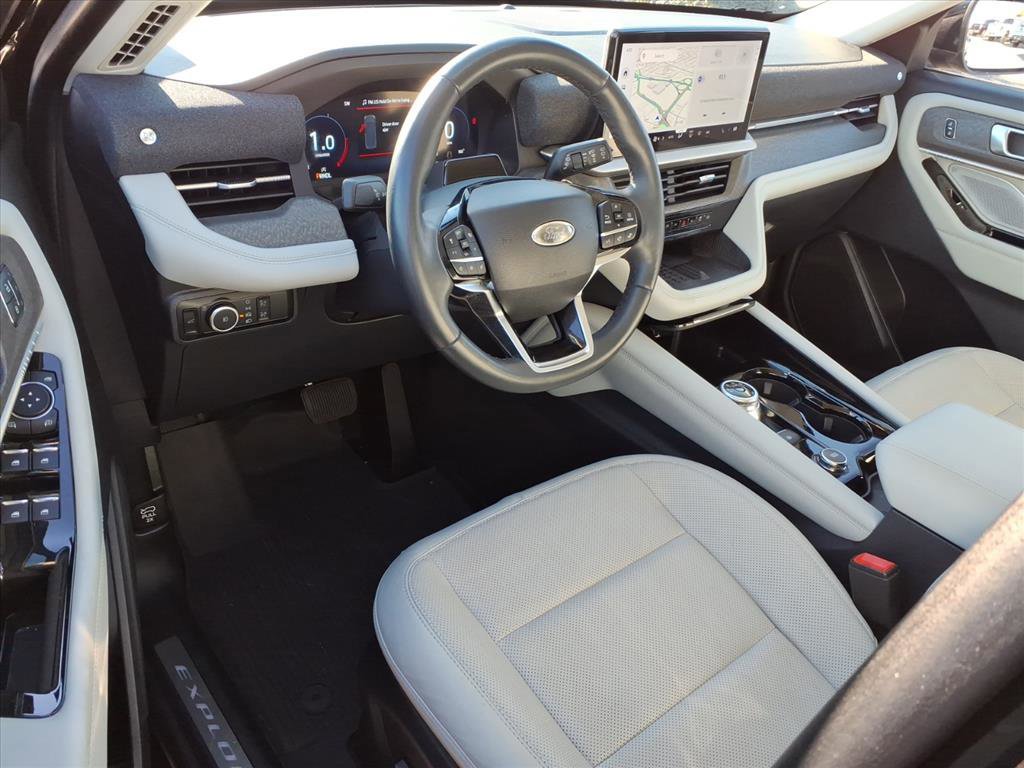 Certified 2025 Ford Explorer Platinum w/ Ultimate Package image 9