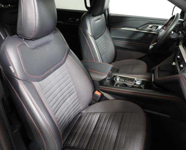 Certified 2025 Ford Explorer ST-Line AWD/4WD image 9