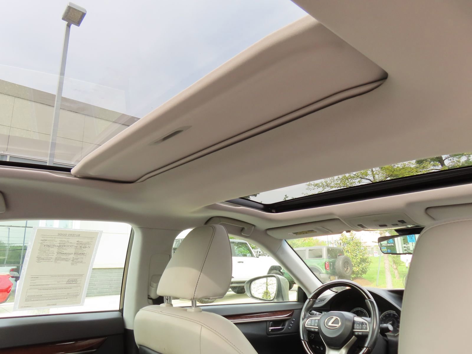 Used 2017 Lexus ES 350 w/ Luxury Package FWD image 36