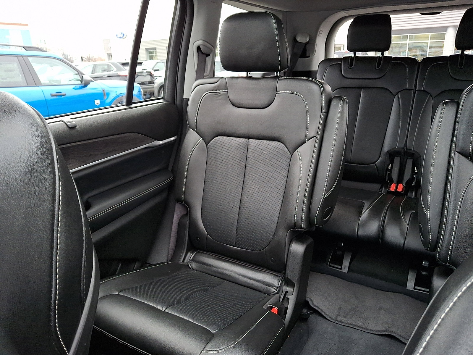 Used 2023 Jeep Grand Cherokee L Limited w/ Luxury Tech Group II image 18