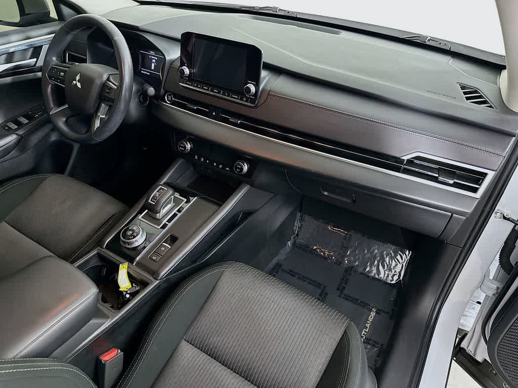 Used 2024 Mitsubishi Outlander ES FWD image 32