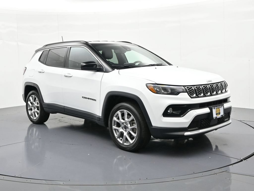 Used 2025 Jeep Compass Limited AWD/4WD image 3