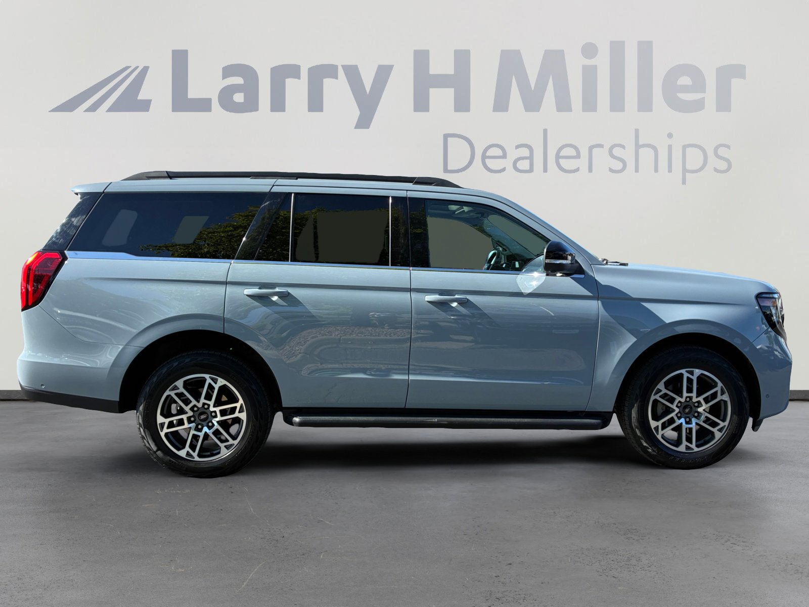 Certified 2025 Ford Expedition Active AWD/4WD image 6