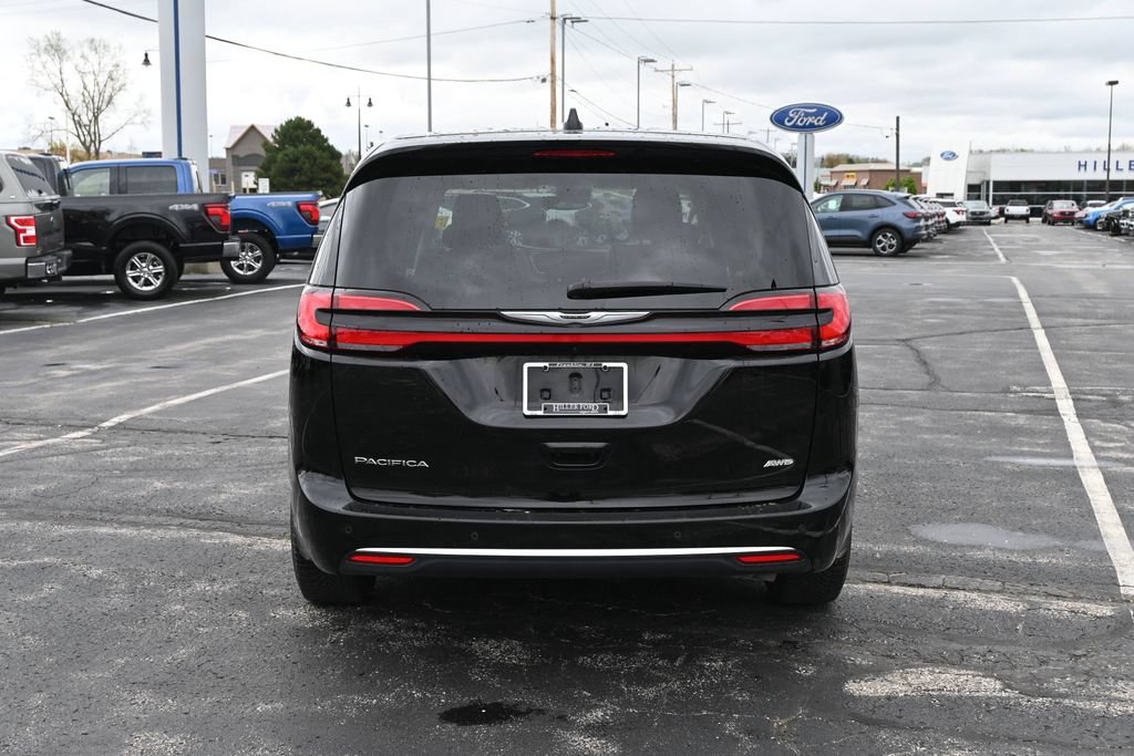Used 2024 Chrysler Pacifica Touring-L AWD/4WD image 10