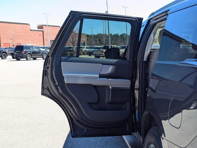 Certified 2025 Ford Expedition Active image 30