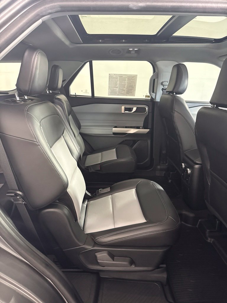 Certified 2024 Ford Explorer XLT w/ Equipment Group 202A AWD/4WD image 19