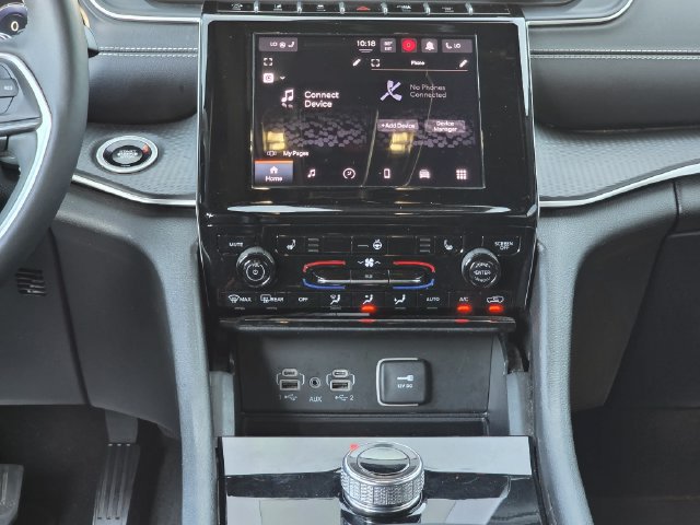Used 2024 Jeep Grand Cherokee Altitude AWD/4WD image 9