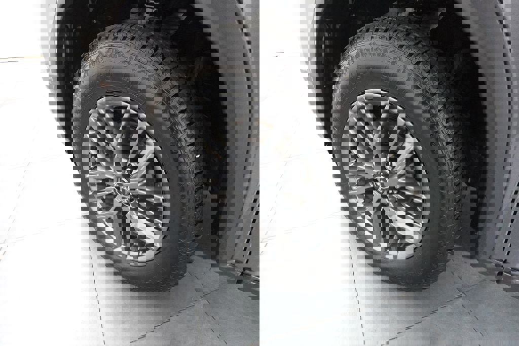 Used 2023 Nissan Rogue S image 25